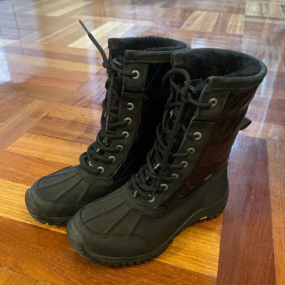 UGG waterproof snow boots (fit size 7!) - VIBRAM SOLE